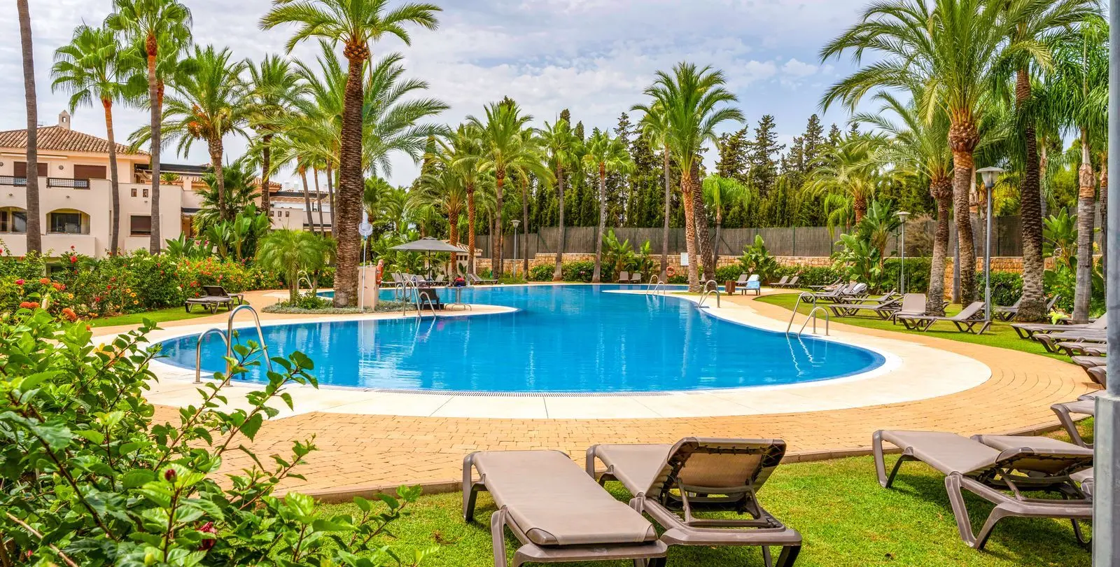 Sale of penthouse in Nueva Andalucía 26