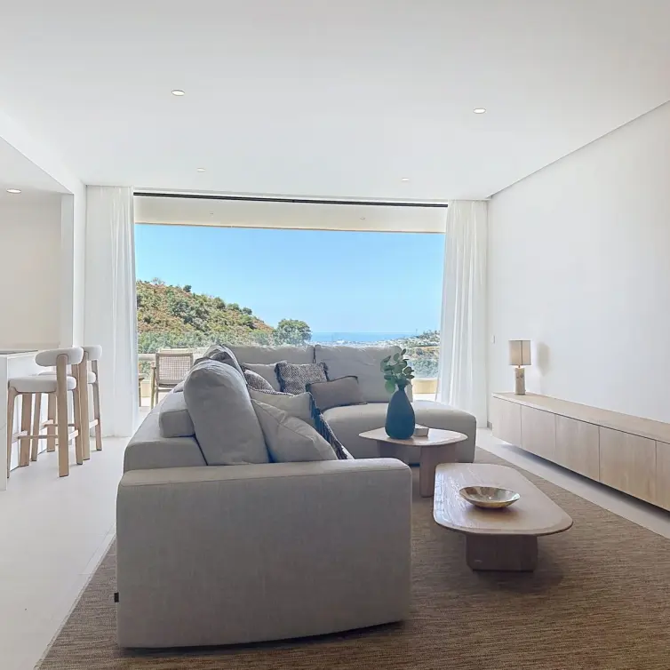 Venta de apartamento en planta media en Benahavís