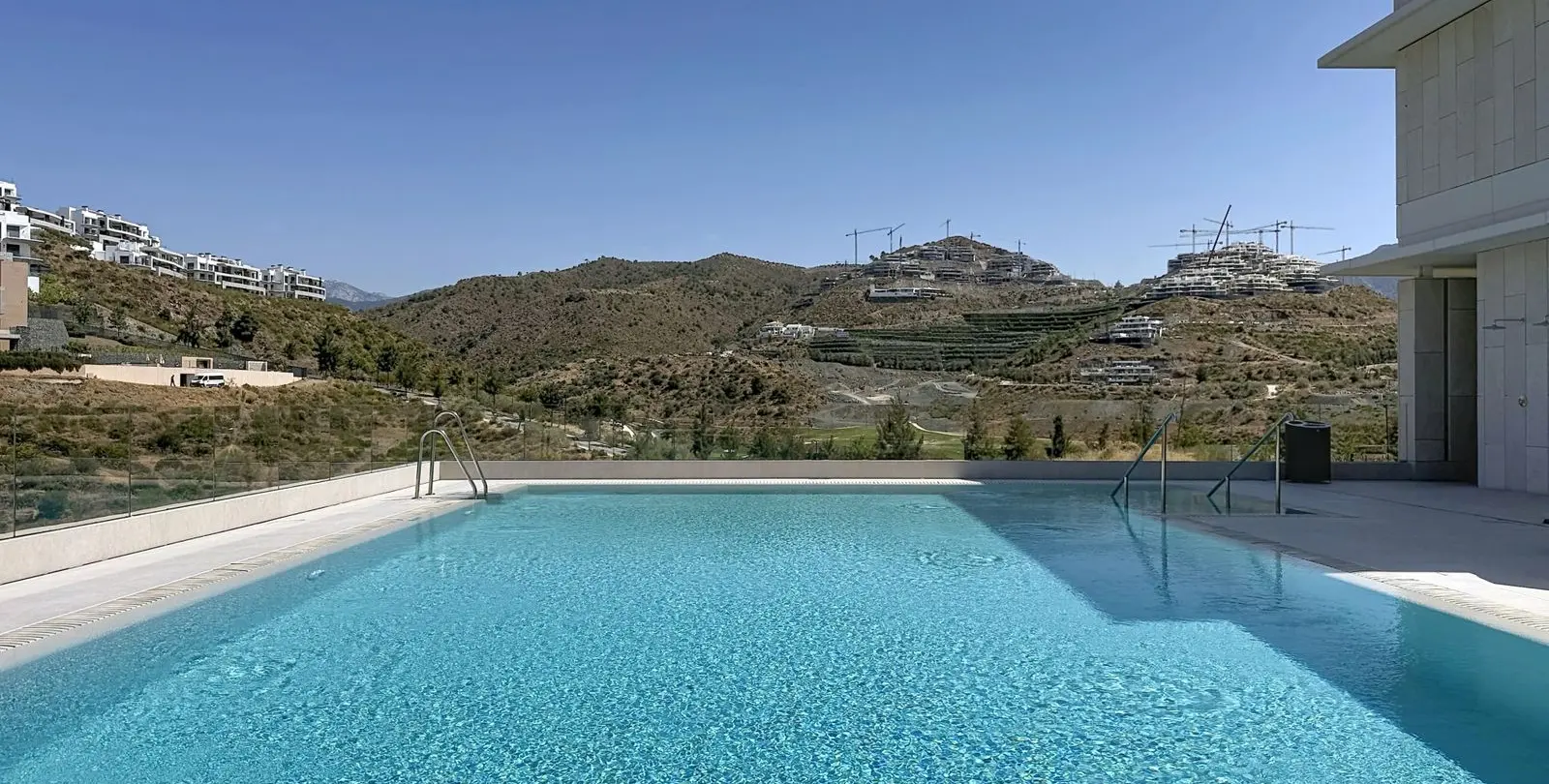 Sale of penthouse in Benahavís 33