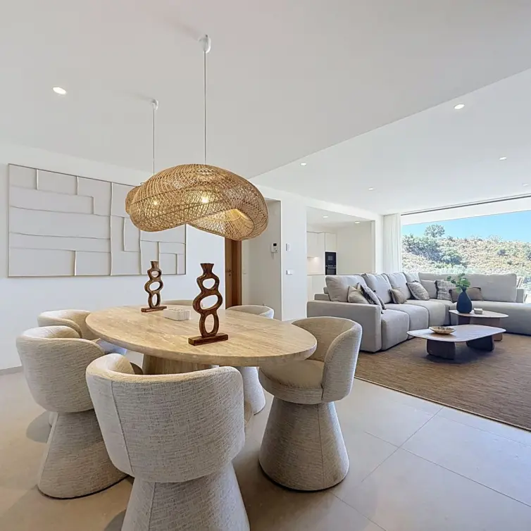 Sale of middle floor apartment in Benahavís