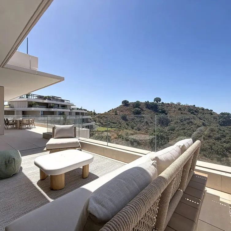 Venta de apartamento en planta media en Benahavís