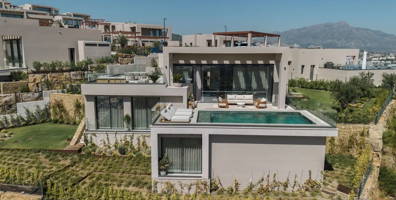 Sale of detached villa in Benahavís 1