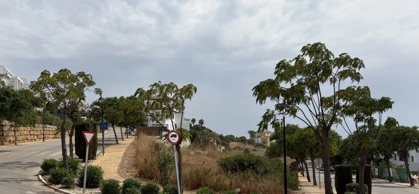 Sale of residential plot in Manilva 2
