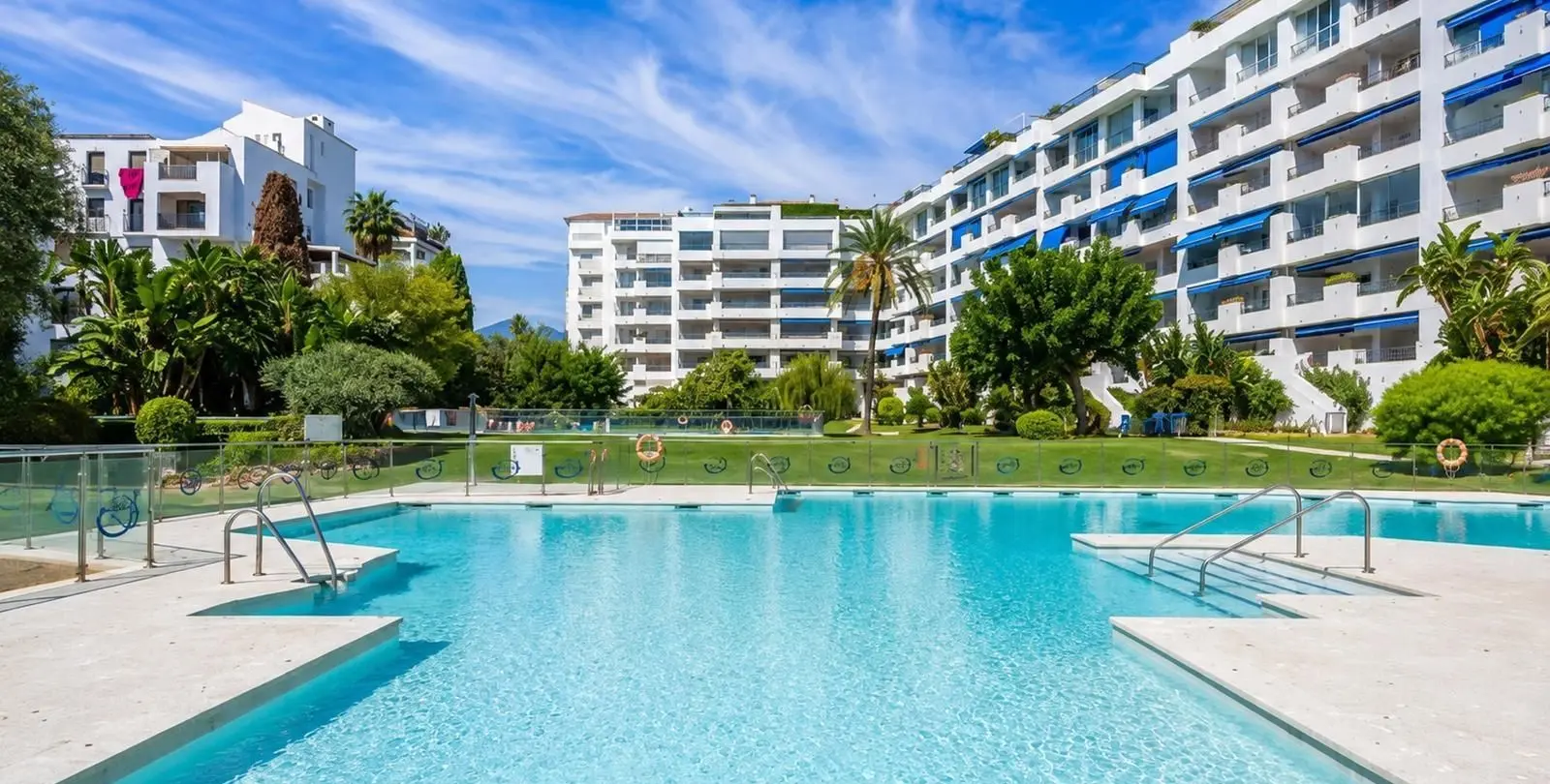 Продажа апартаментов на первом этаже в Puerto Banús 1