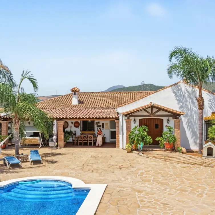 Venta de finca - cortijo en Casares