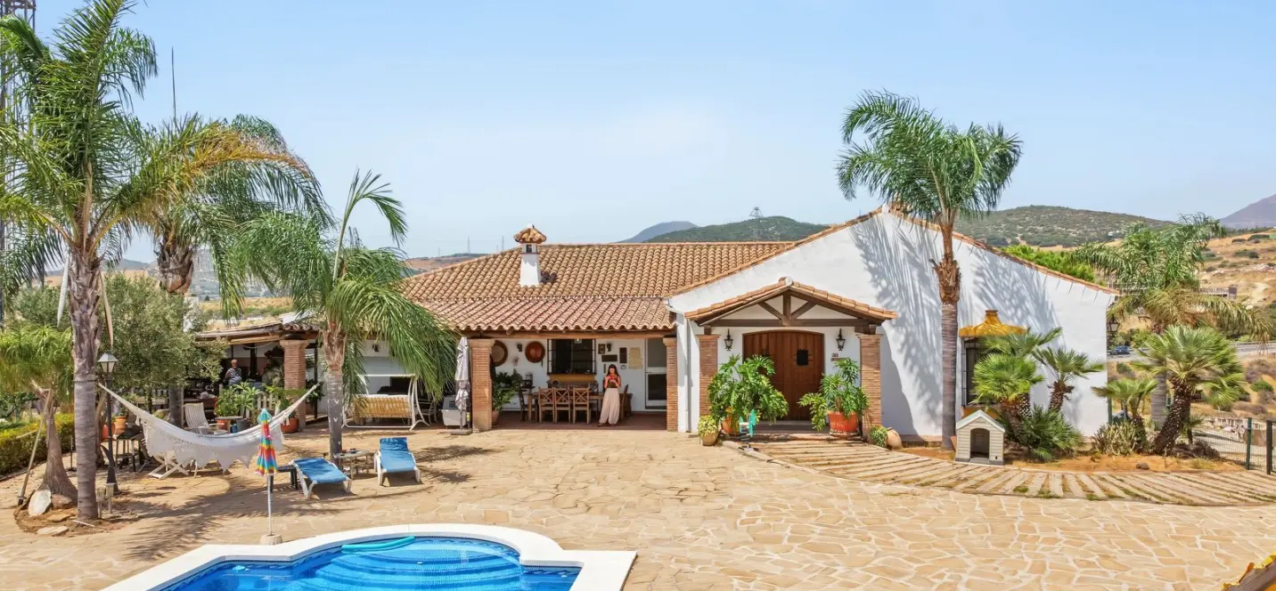 Venta de finca - cortijo en Casares 1