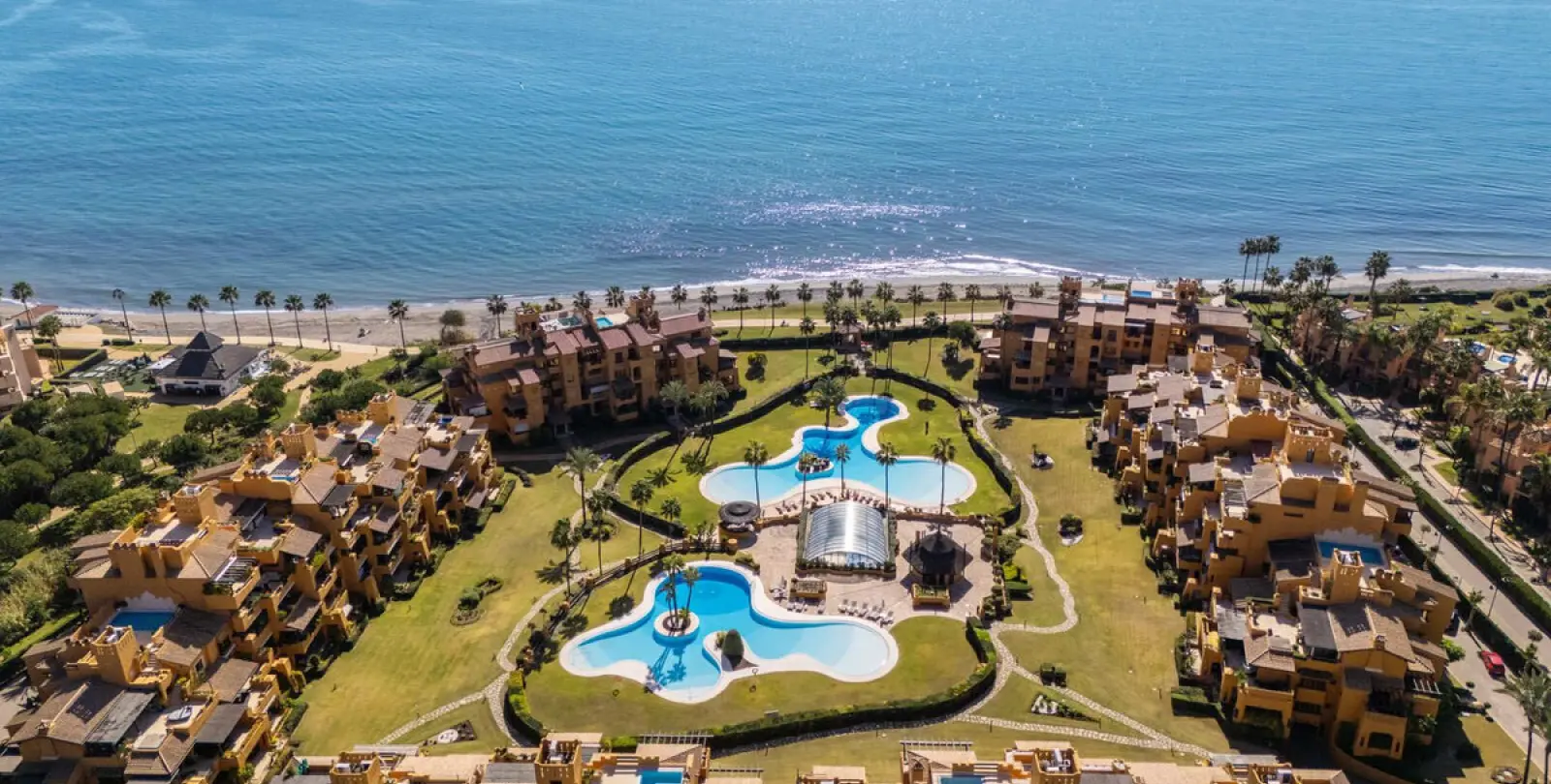Долгосрочная аренда апартаментов на среднем этаже в Estepona 1