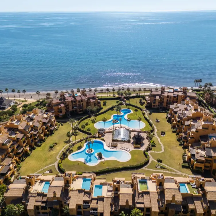 Долгосрочная аренда апартаментов на среднем этаже в Estepona