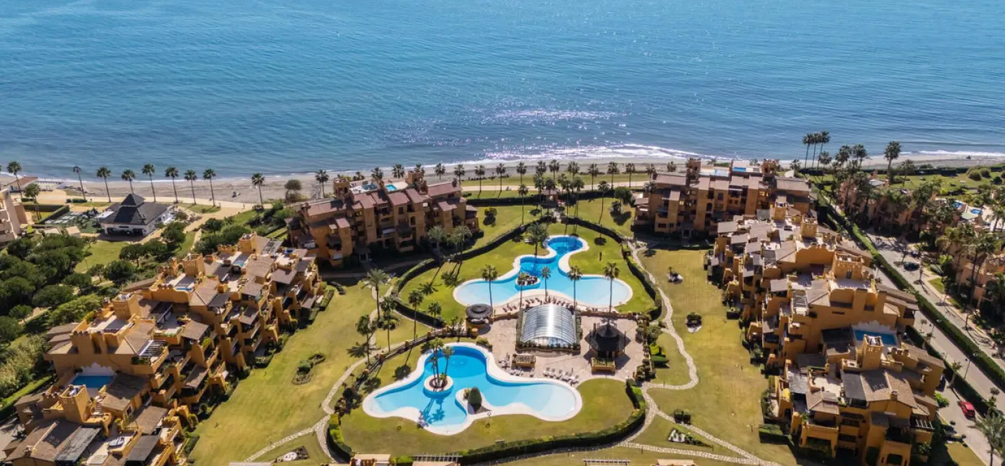 Долгосрочная аренда апартаментов на среднем этаже в Estepona 0