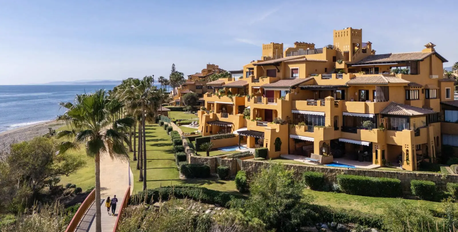 Долгосрочная аренда апартаментов на среднем этаже в Estepona 2