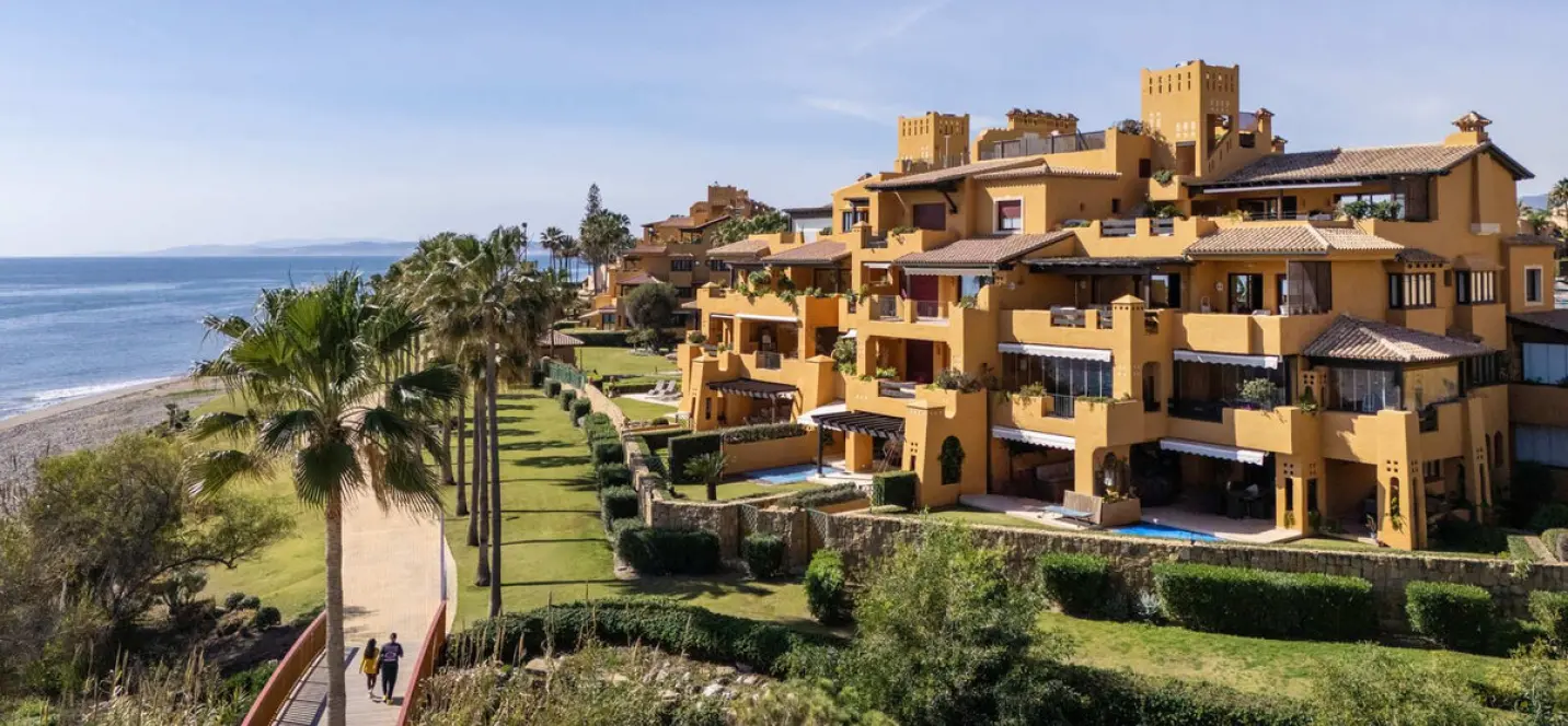 Долгосрочная аренда апартаментов на среднем этаже в Estepona 1