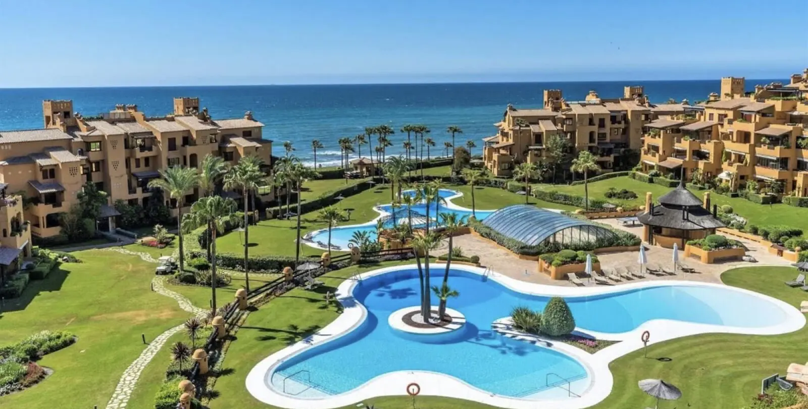 Долгосрочная аренда апартаментов на среднем этаже в Estepona 3
