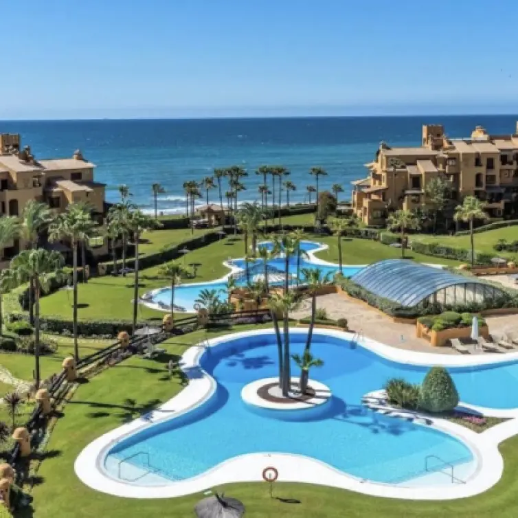 Долгосрочная аренда апартаментов на среднем этаже в Estepona