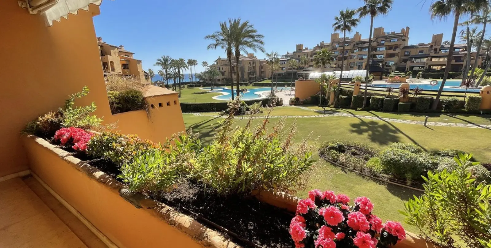 Долгосрочная аренда апартаментов на среднем этаже в Estepona 4