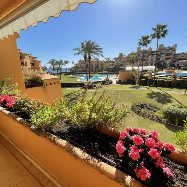 Долгосрочная аренда апартаментов на среднем этаже в Estepona