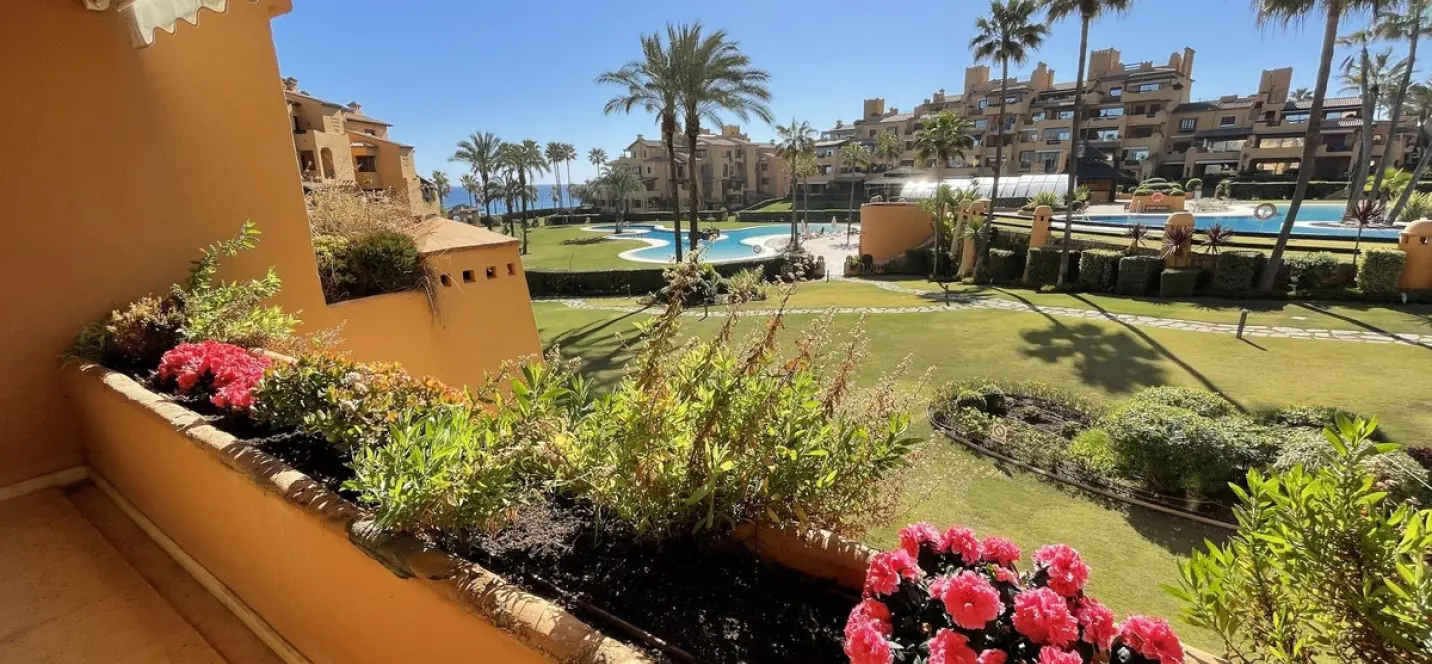 Долгосрочная аренда апартаментов на среднем этаже в Estepona 3