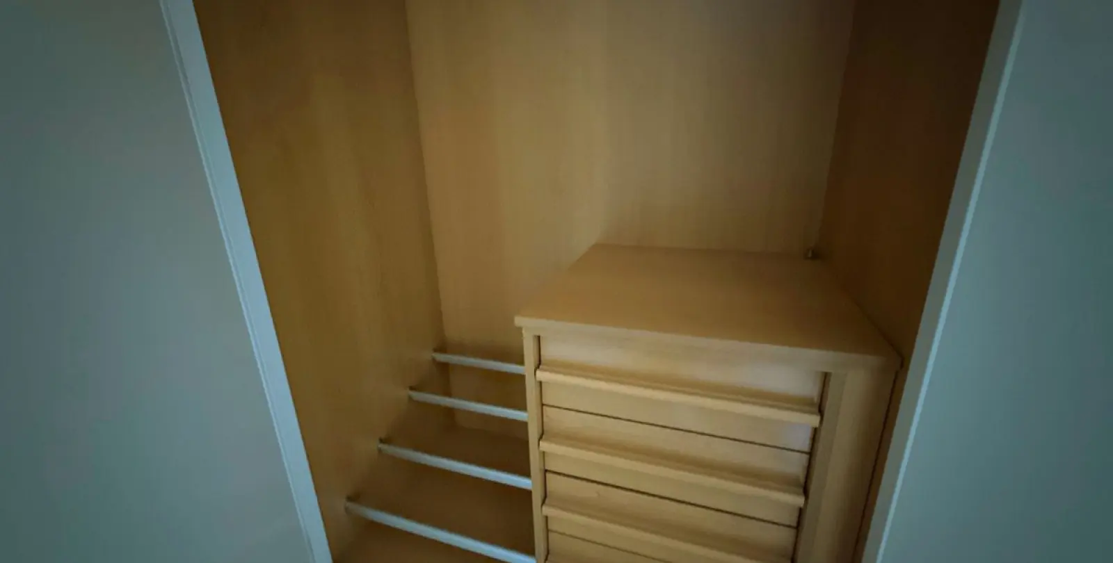 Alquiler a largo plazo de apartamento en planta media en Benahavís 13