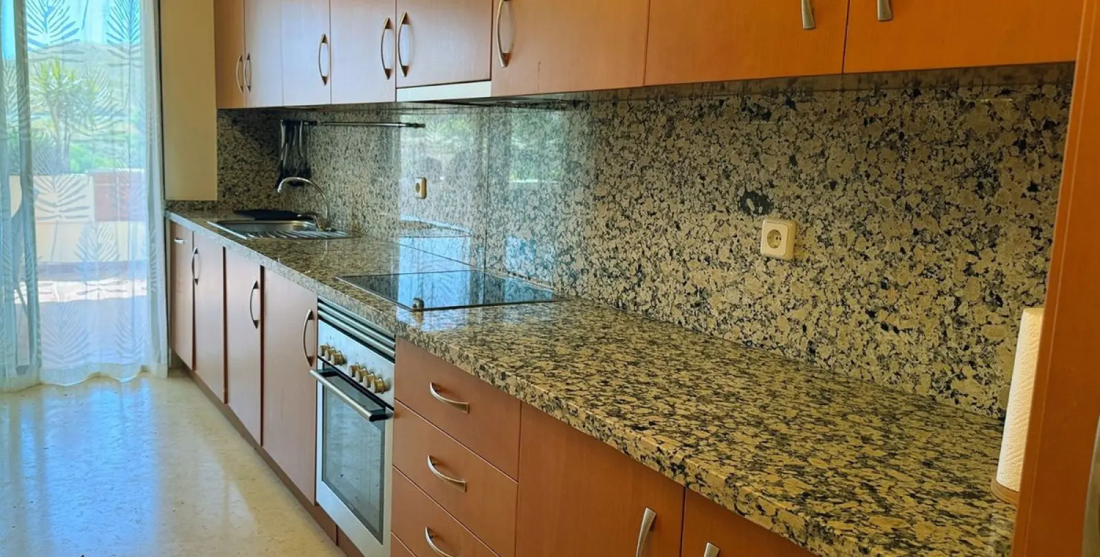 Alquiler a largo plazo de apartamento en planta media en Benahavís 14