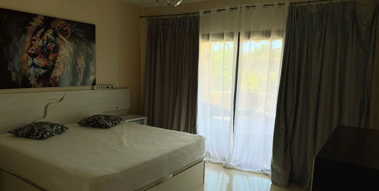 Alquiler a largo plazo de apartamento en planta media en Benahavís 25