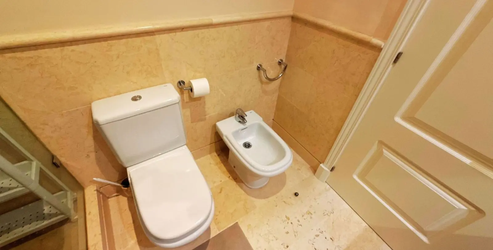 Alquiler a largo plazo de apartamento en planta media en Benahavís 28