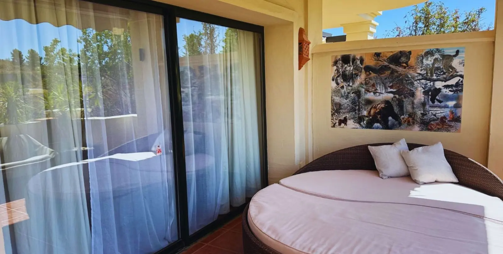Alquiler a largo plazo de apartamento en planta media en Benahavís 43