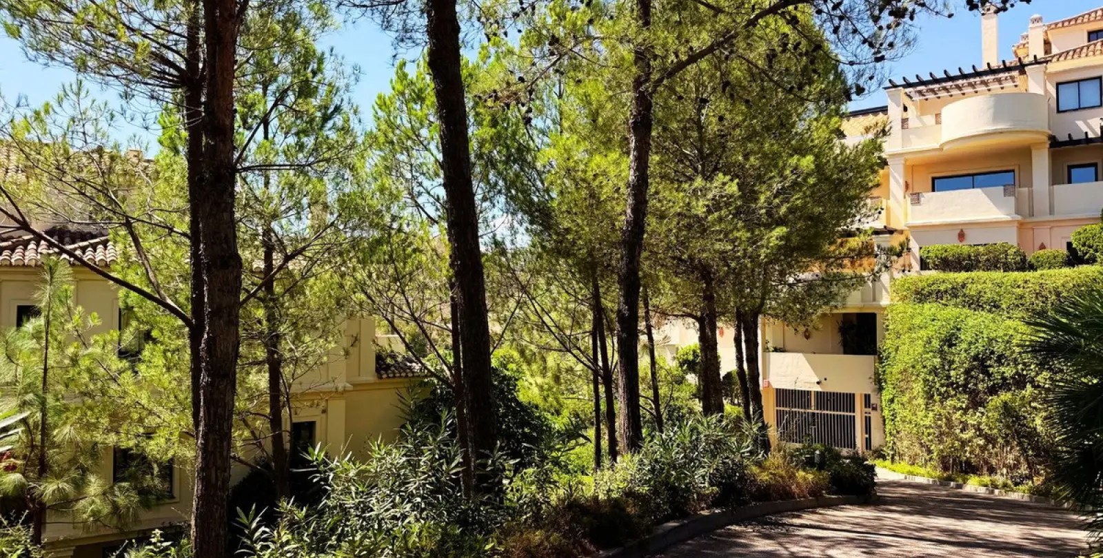 Alquiler a largo plazo de apartamento en planta media en Benahavís 44