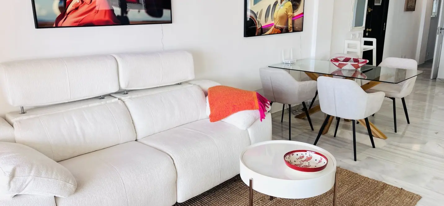 Sale of middle floor apartment in Calahonda 4