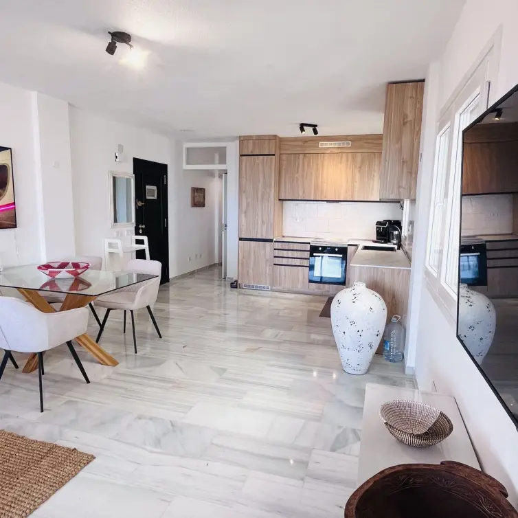 Sale of middle floor apartment in Calahonda