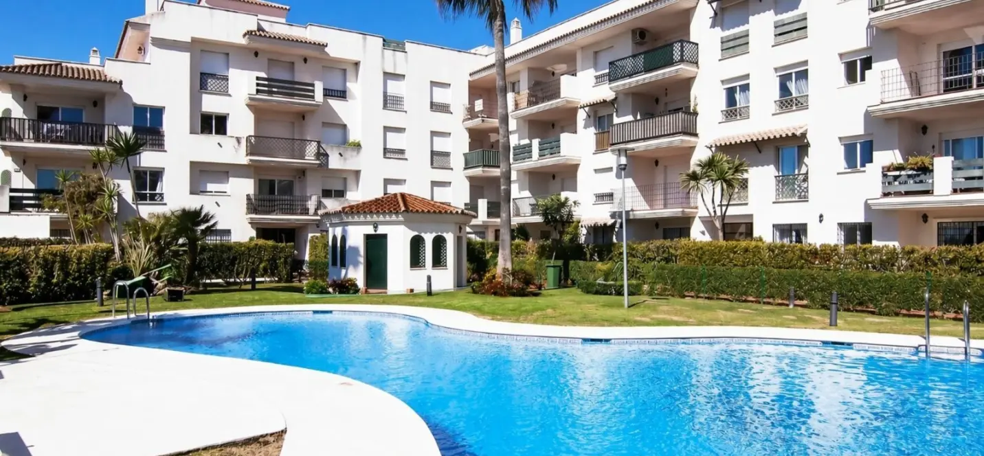 Venta de apartamento en planta media en Nueva Andalucía 0