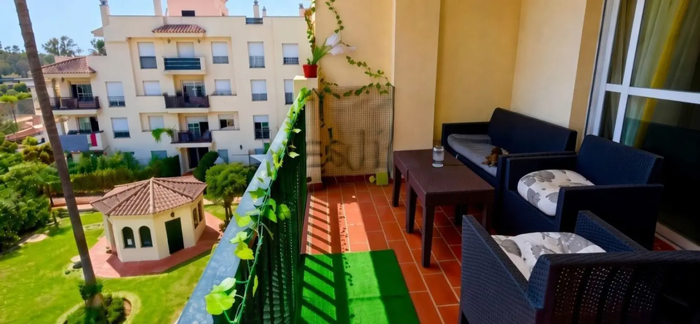 Venta de apartamento en planta media en Nueva Andalucía 2