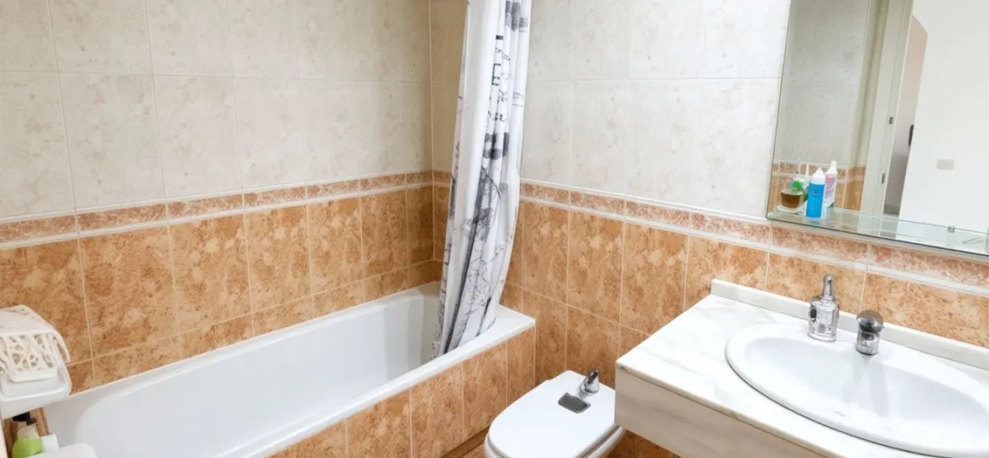 Venta de apartamento en planta media en Nueva Andalucía 3