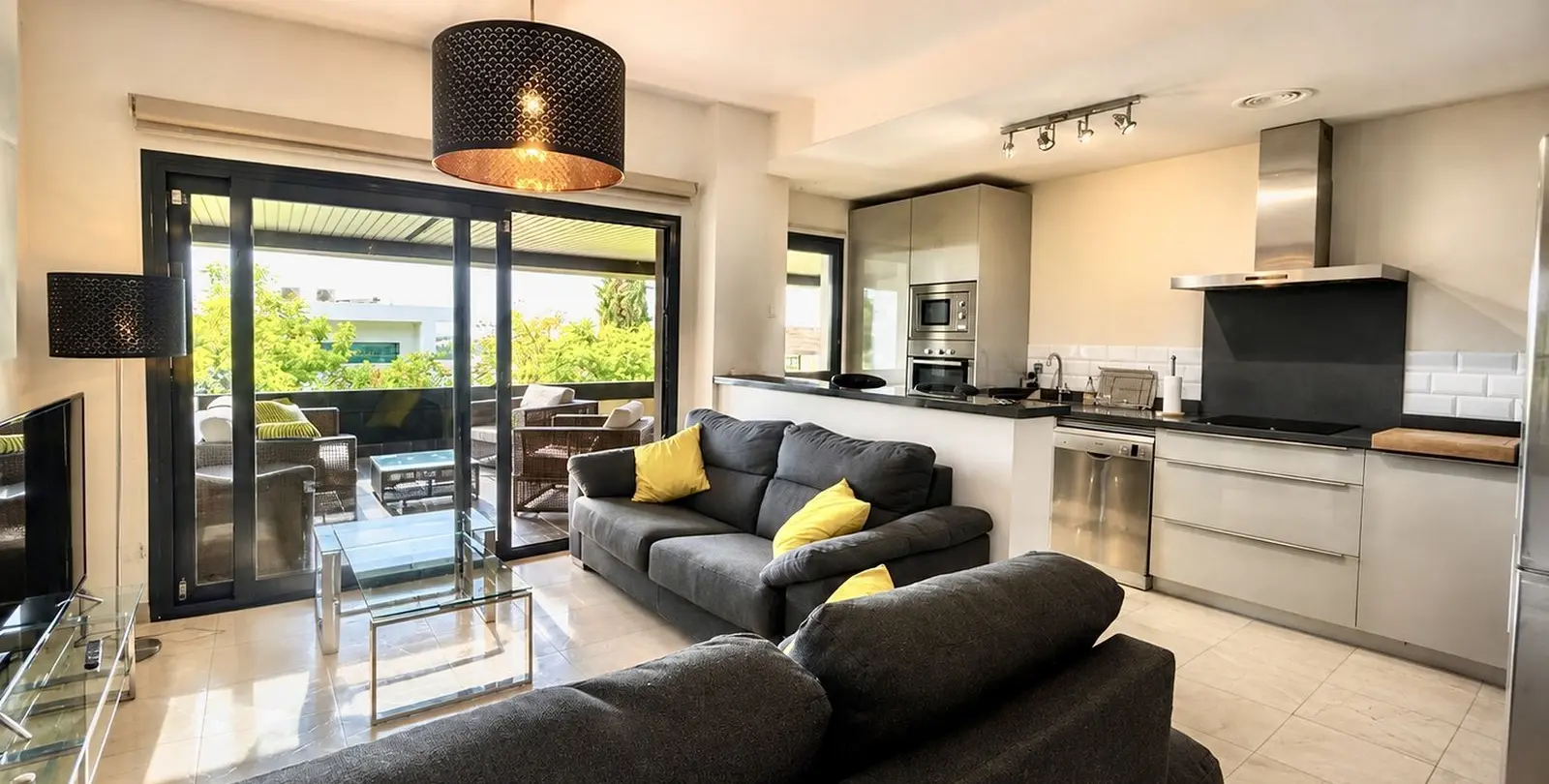 Sale of middle floor apartment in Los Flamingos 1