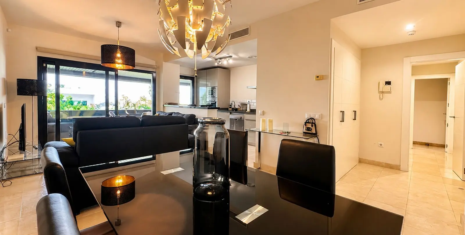 Sale of middle floor apartment in Los Flamingos 4