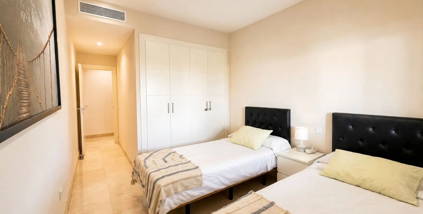 Sale of middle floor apartment in Los Flamingos 10