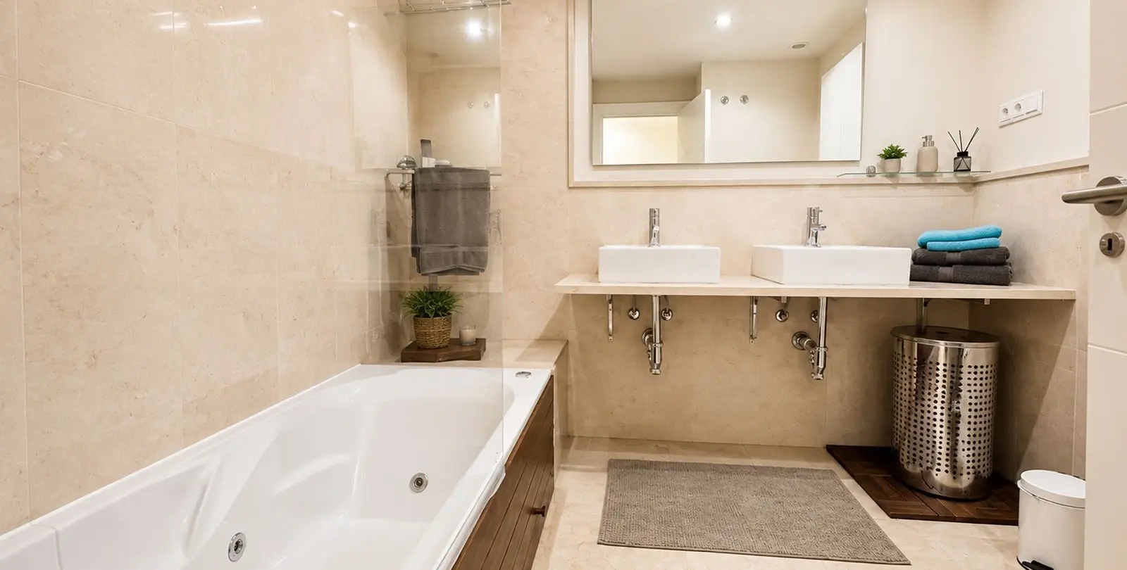 Sale of middle floor apartment in Los Flamingos 12