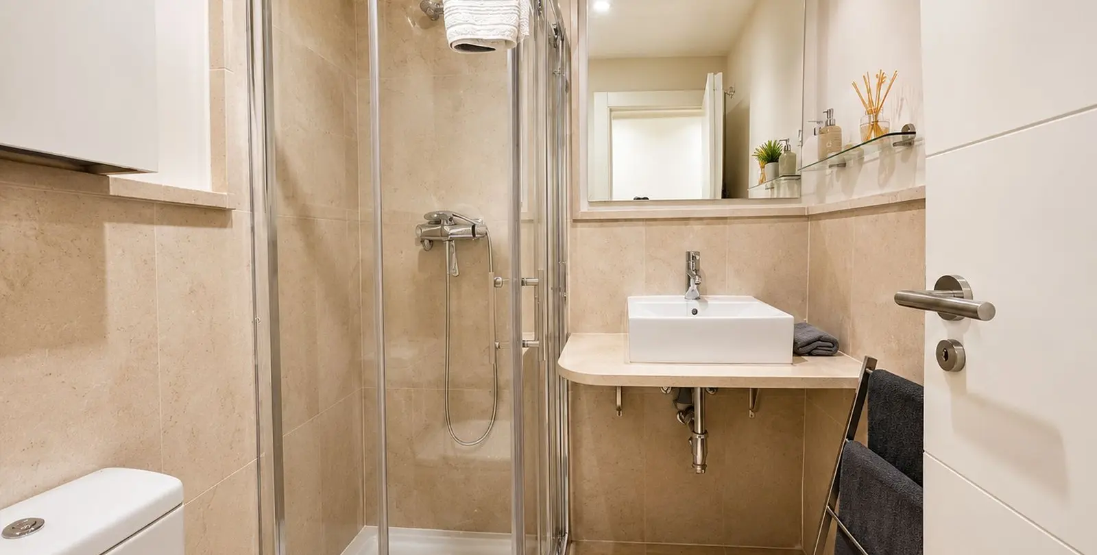 Sale of middle floor apartment in Los Flamingos 13