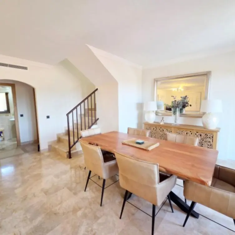 Venta de ático dúplex en La Duquesa