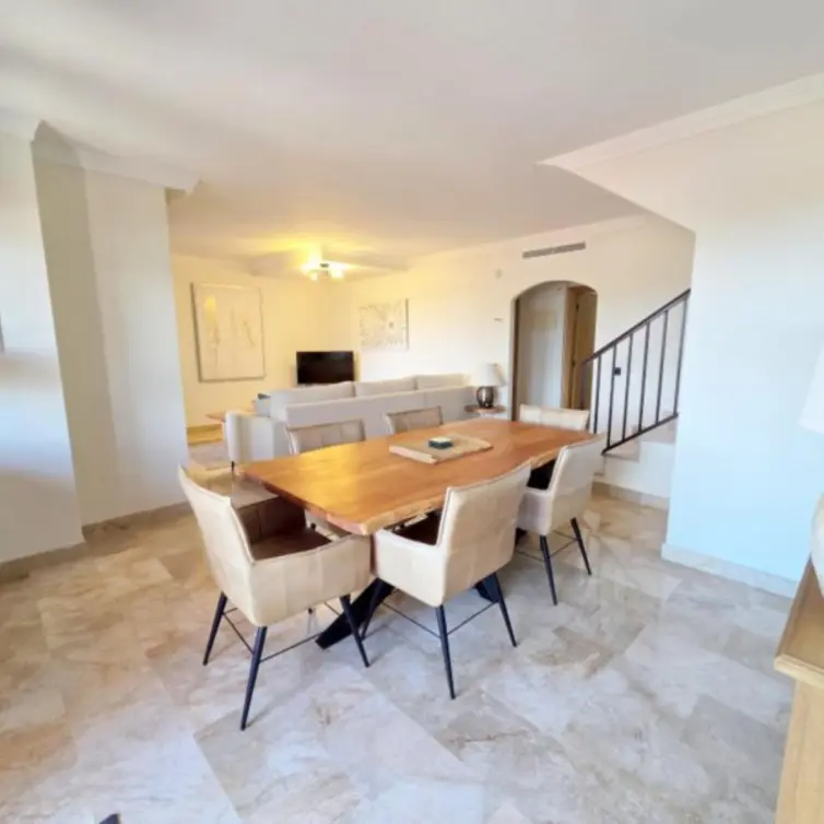 Venta de ático dúplex en La Duquesa