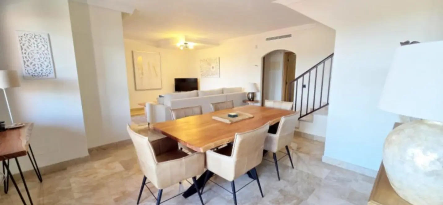 Venta de ático dúplex en La Duquesa 4