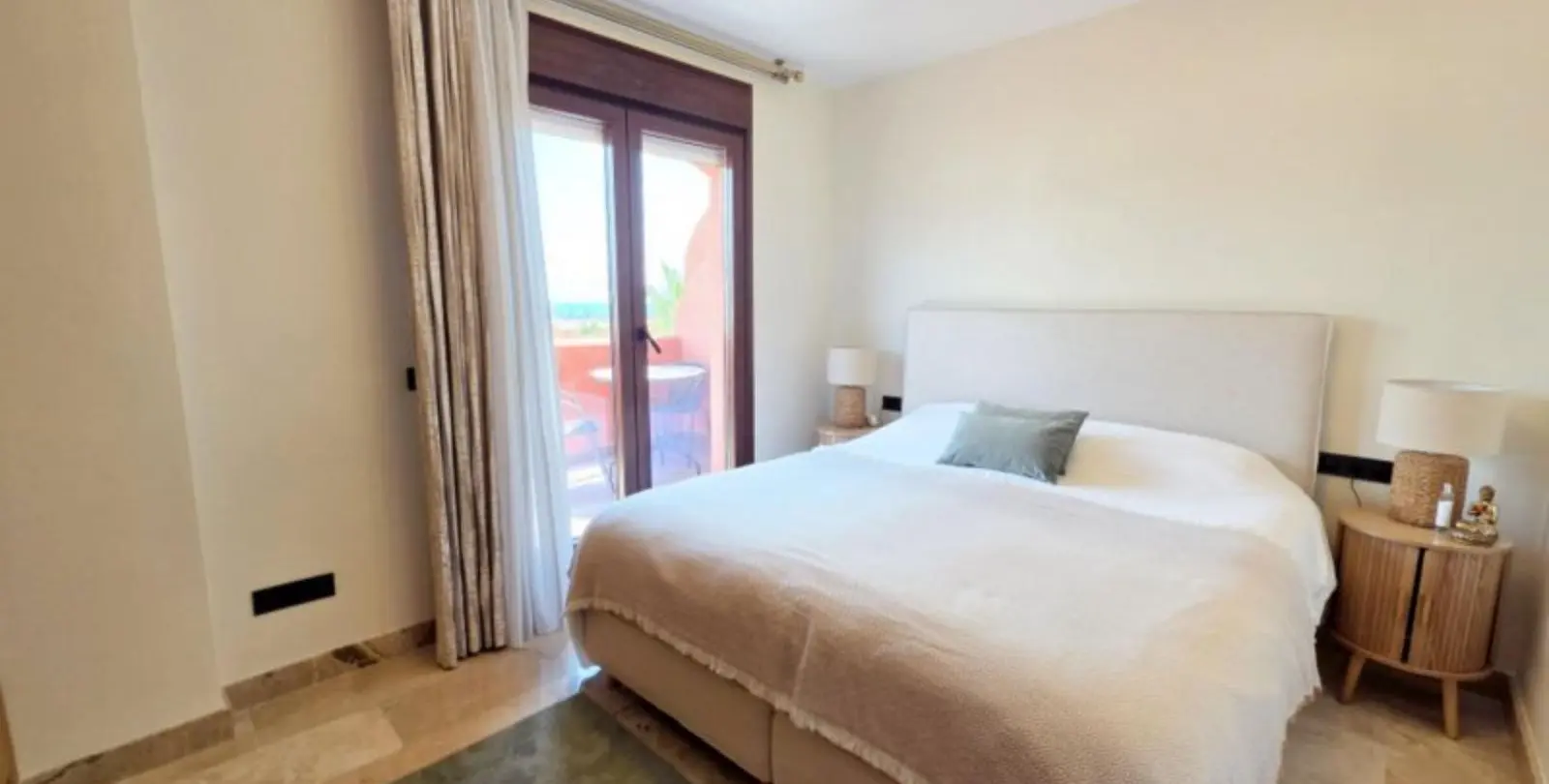 Venta de ático dúplex en La Duquesa 11