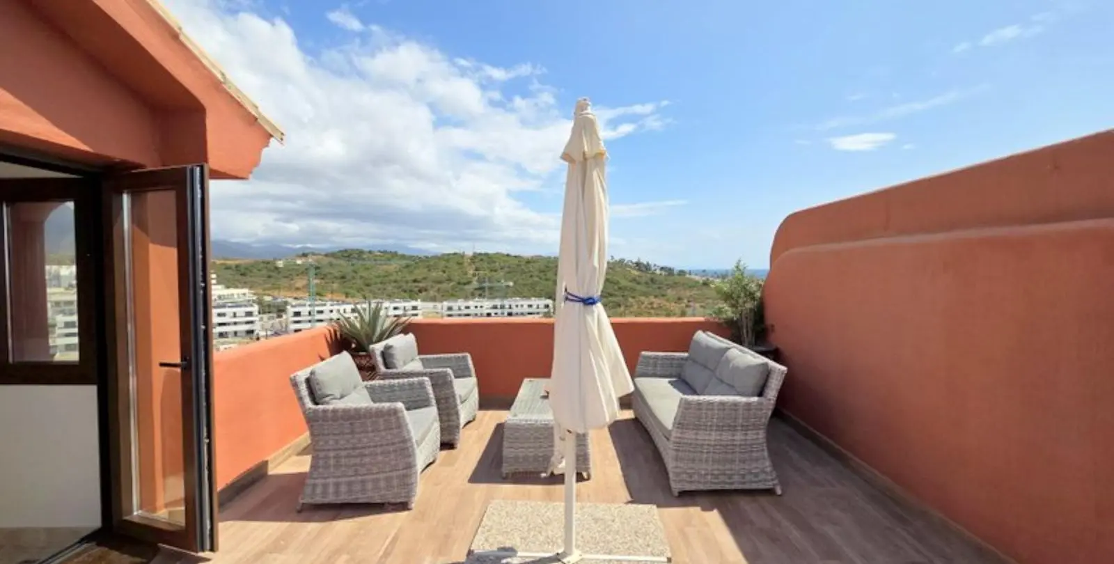 Venta de ático dúplex en La Duquesa 30