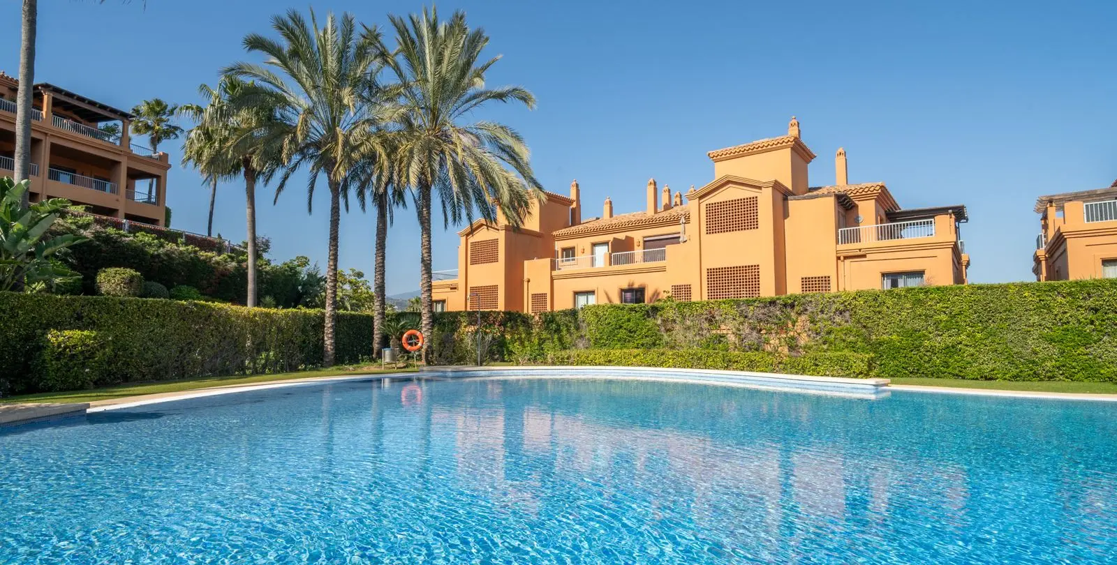 Venta de apartamento en planta baja en Estepona 1