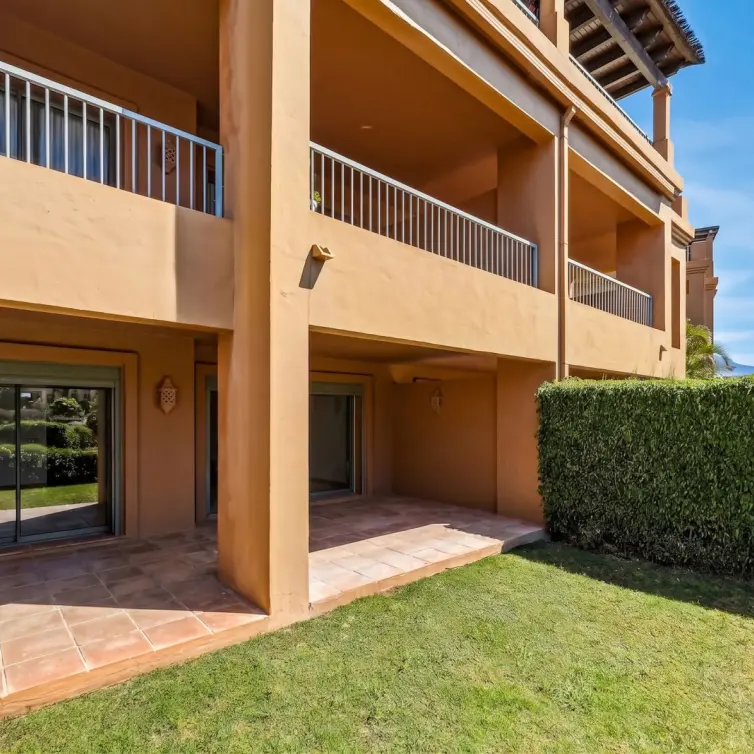 Venta de apartamento en planta baja en Estepona