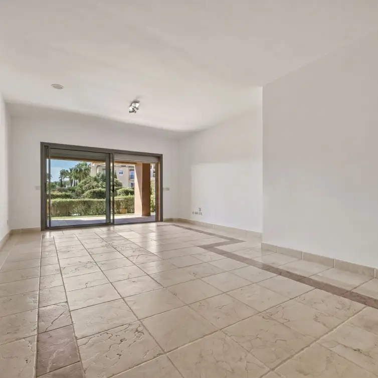 Venta de apartamento en planta baja en Estepona