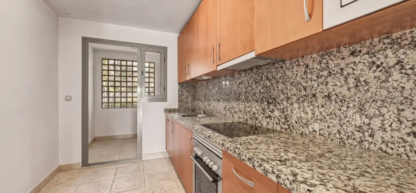 Venta de apartamento en planta baja en Estepona 3