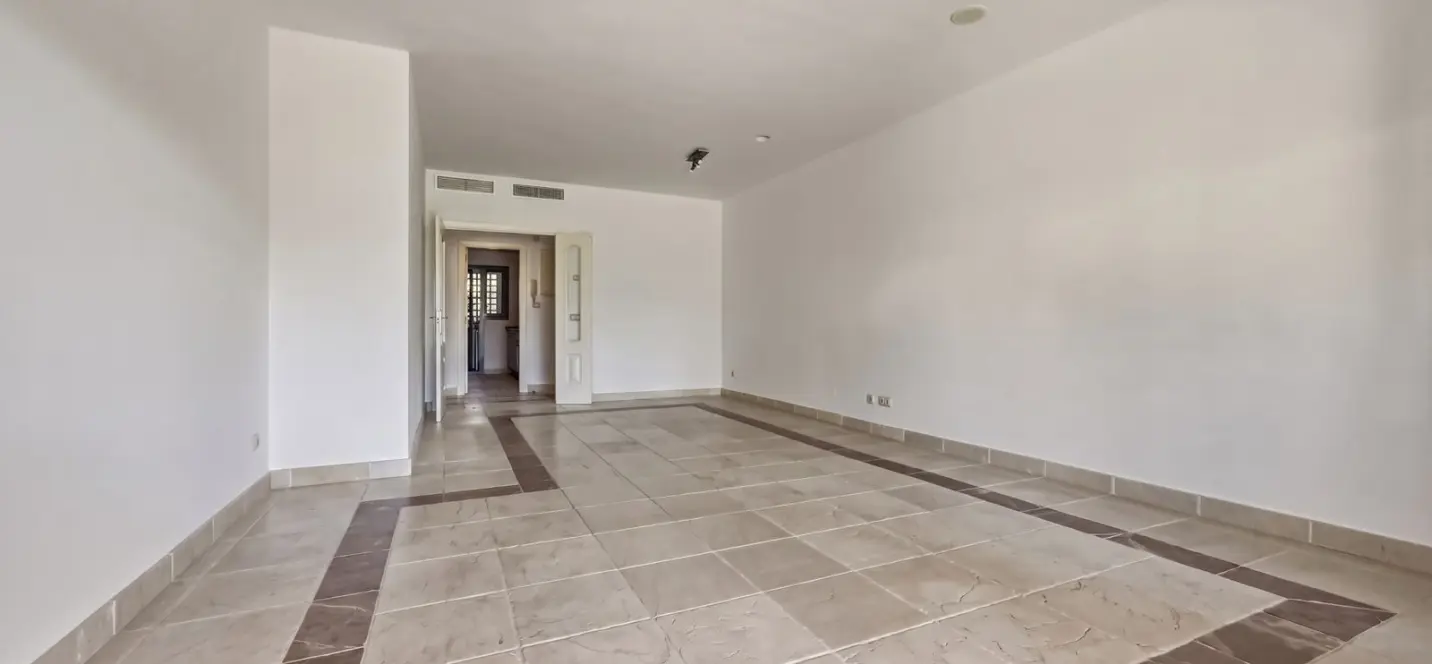 Venta de apartamento en planta baja en Estepona 4
