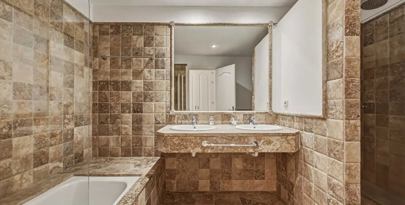 Venta de apartamento en planta baja en Estepona 7