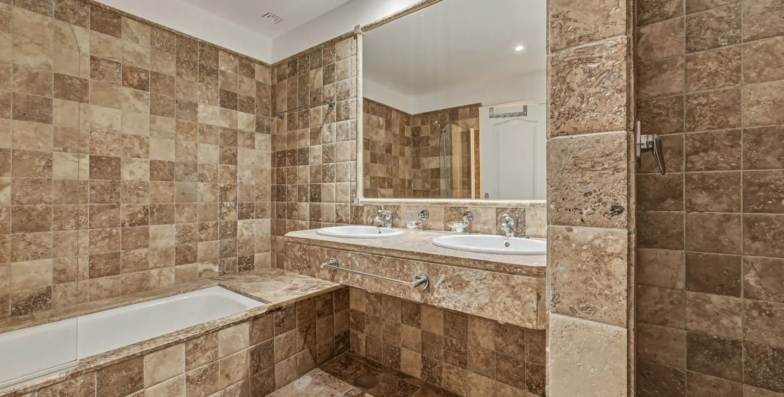 Venta de apartamento en planta baja en Estepona 9