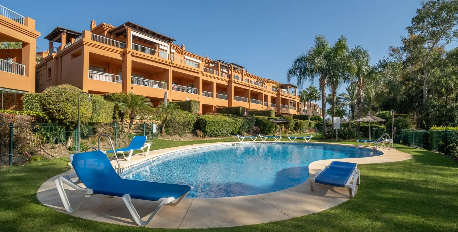 Venta de apartamento en planta baja en Estepona 10