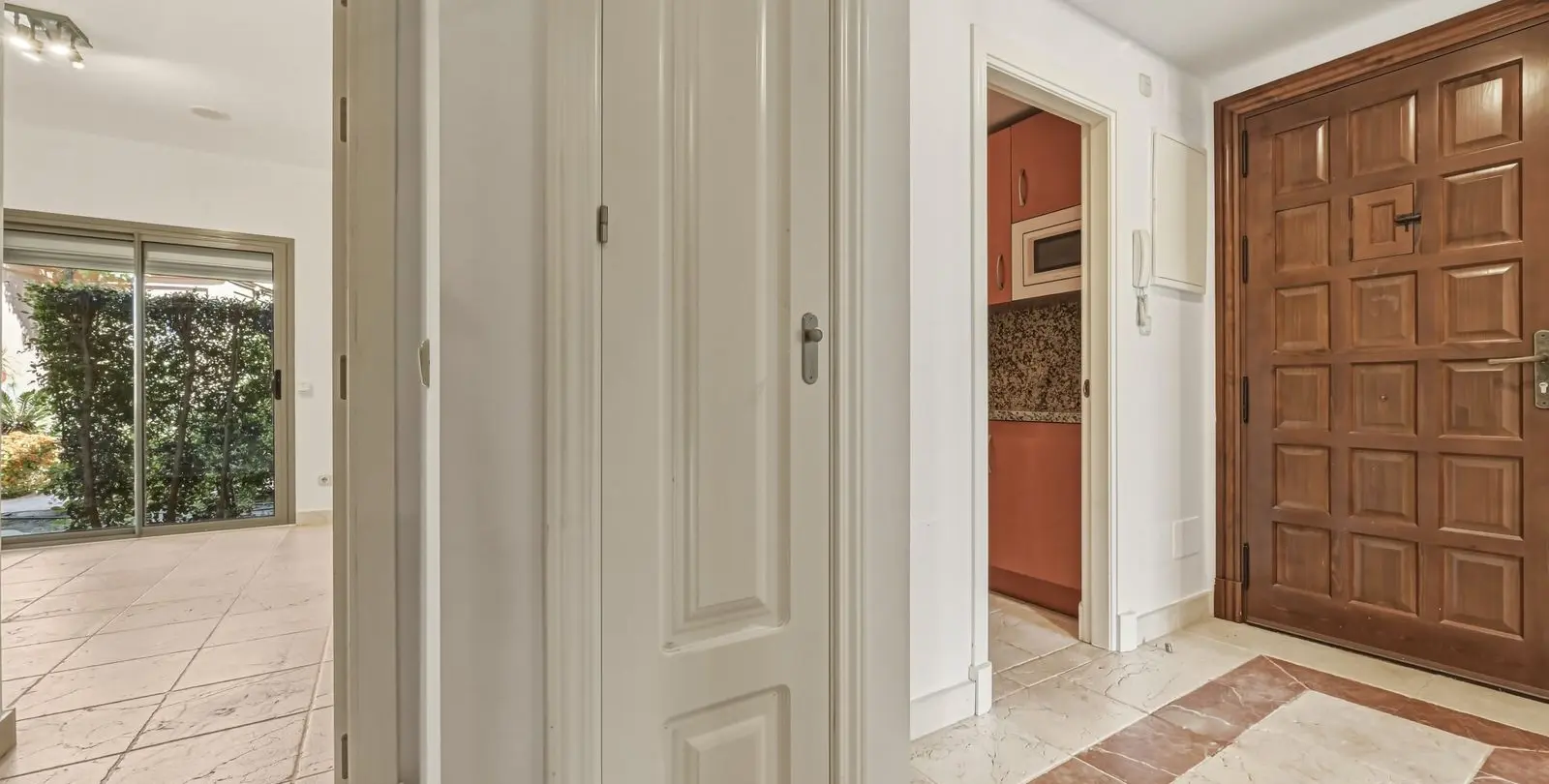 Venta de apartamento en planta baja en Estepona 12